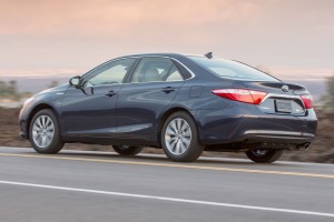 2016_Toyota_Camry_Hybrid_LE_4dr_Sedan_25L_4cyl_gaselectric_hybrid_CVT_6654365