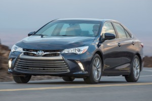 2016_Toyota_Camry_Hybrid_LE_4dr_Sedan_25L_4cyl_gaselectric_hybrid_CVT_6654369