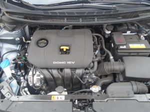 2017_Kia_Forte_S_emgine